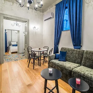 https://designer-aristocratic-1-bedroom-next-to-cathedral.sofiahotelsbg.com